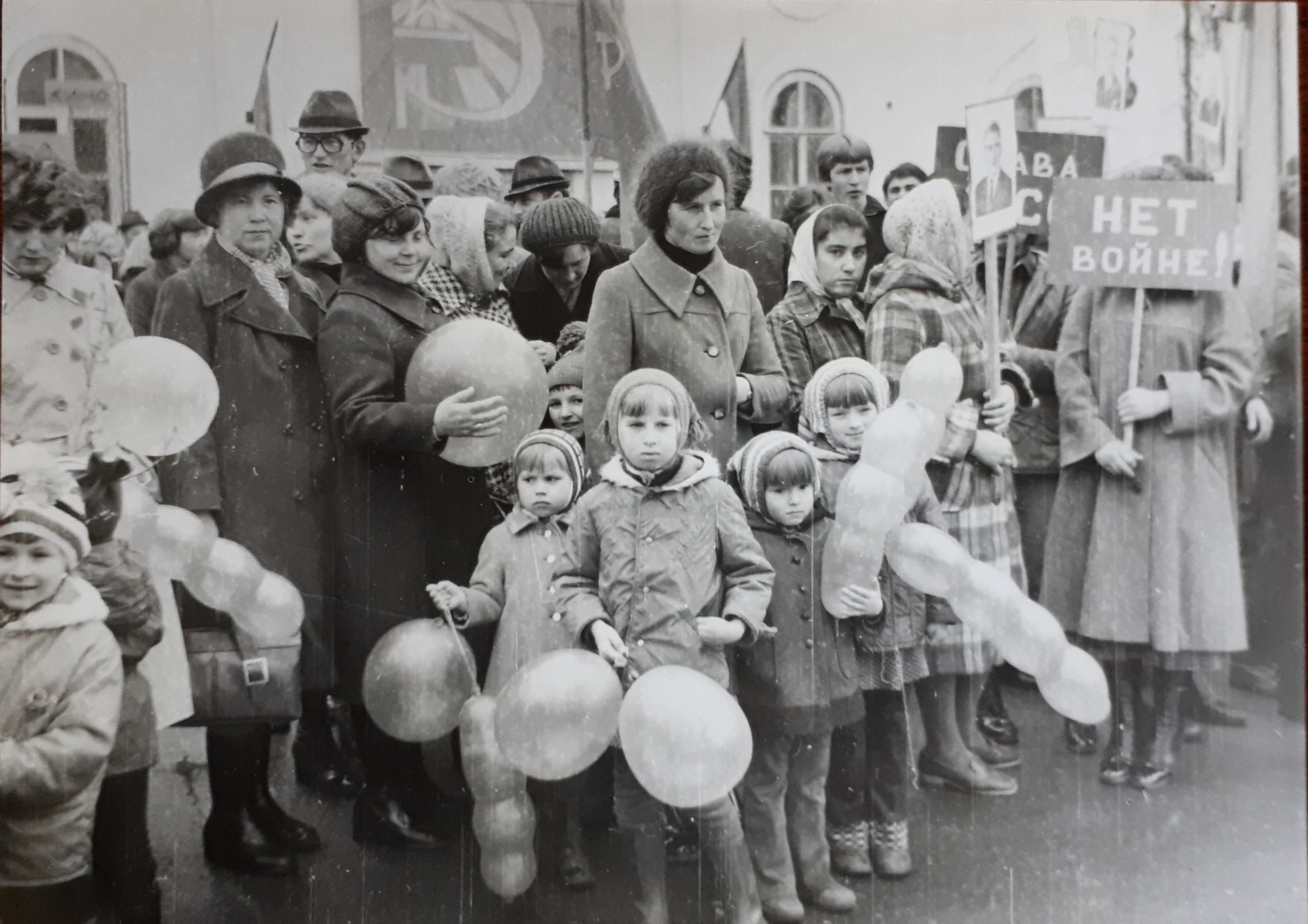 Первомайские демонстрации в городе Окуловка 80 годы
